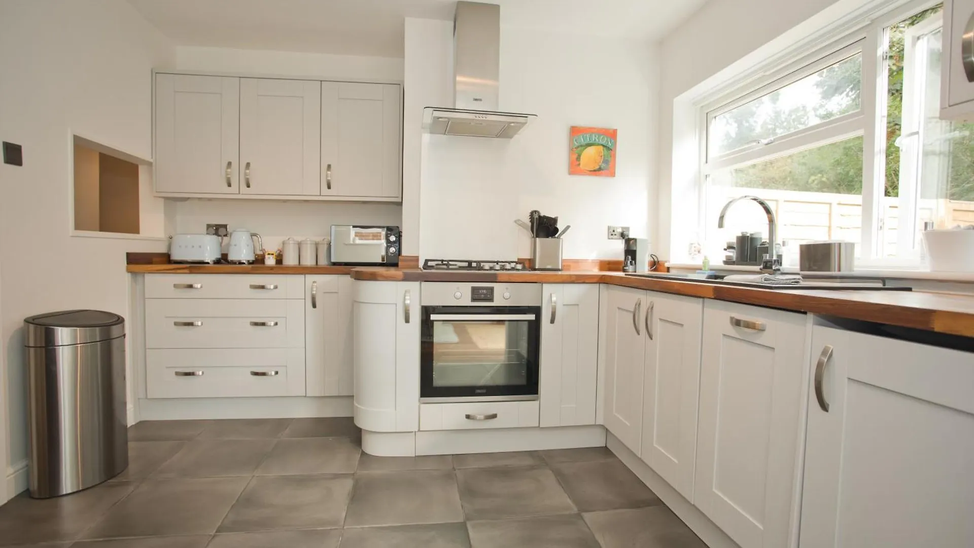 Apartment Chine Wood Retreat - Walk To The Beach And The Lovely Westbourne - Free Parking Bournemouth United Kingdom