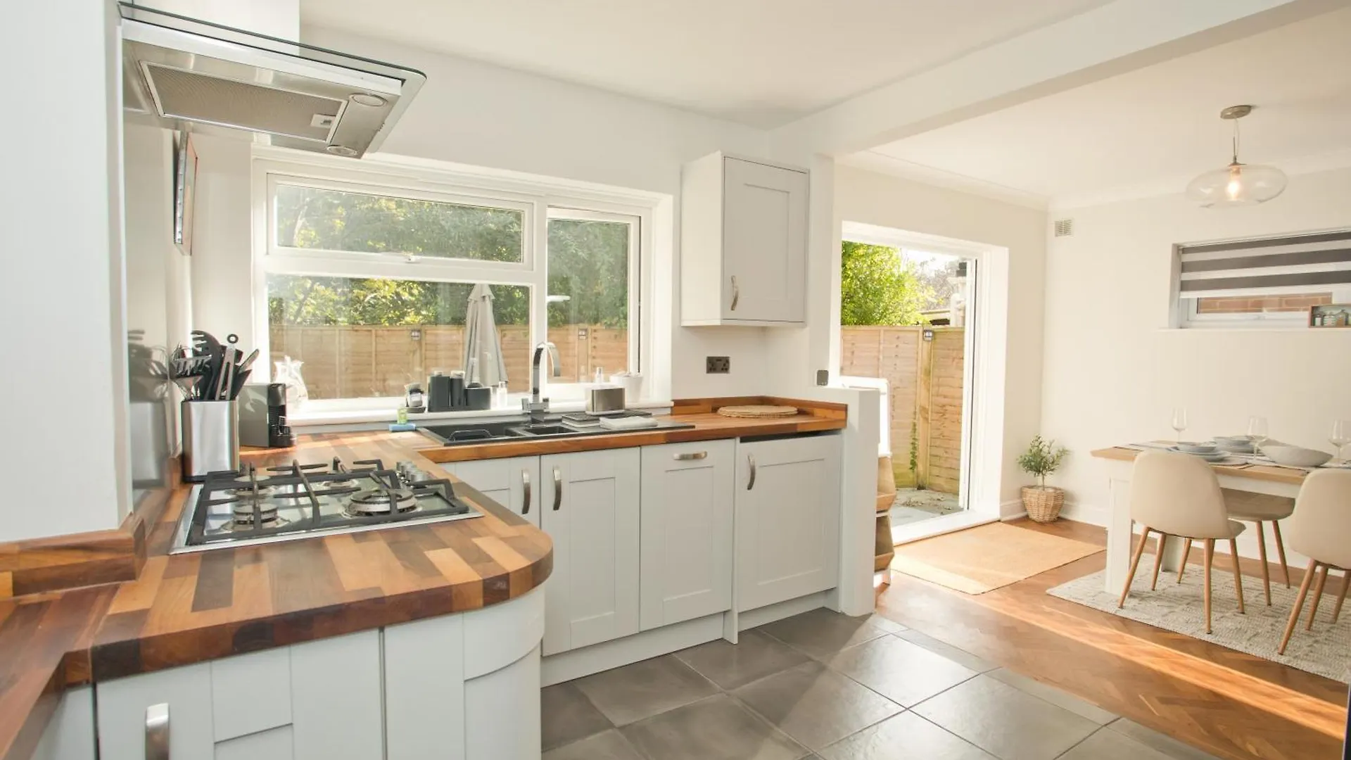 Apartment Chine Wood Retreat - Walk To The Beach And The Lovely Westbourne - Free Parking Bournemouth